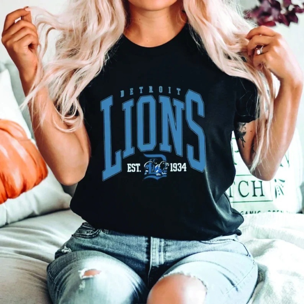 Detroit Lions Football TShirt Crewneck Gift Tee